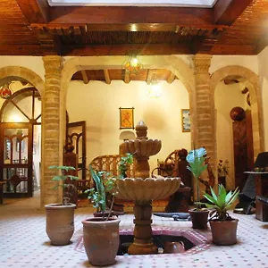Hotel typu riad Caverne D'ali Baba, As-Suwajra
